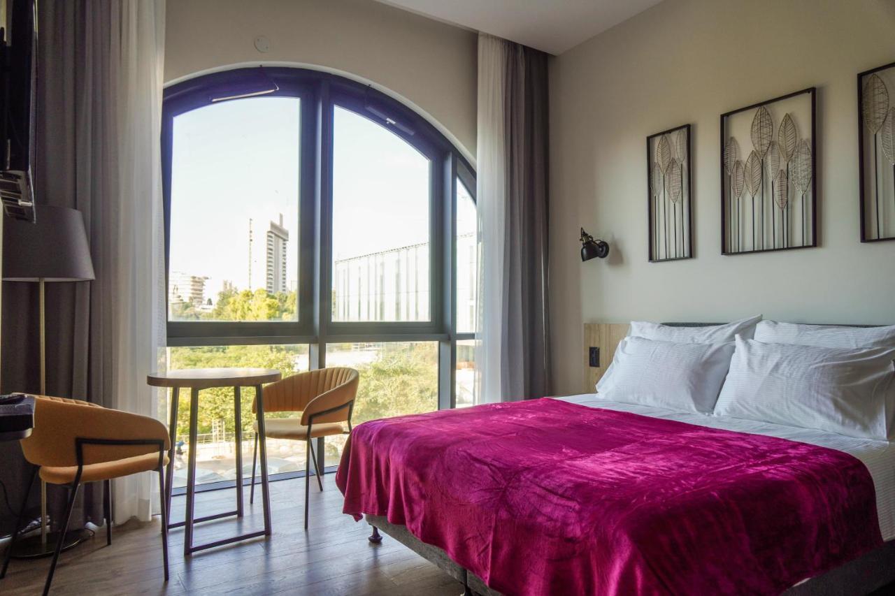 Apartique Hotel Yerusalem Bagian luar foto