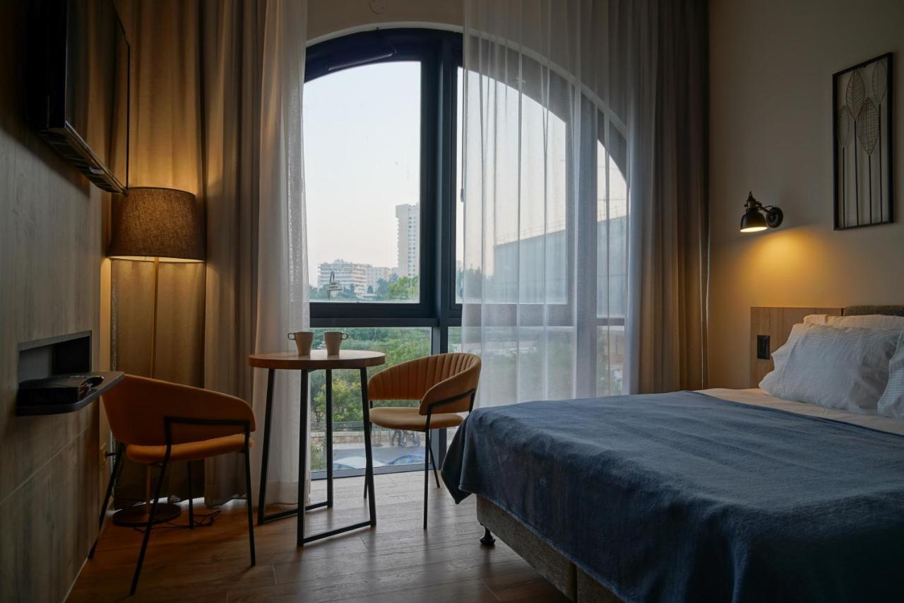 Apartique Hotel Yerusalem Bagian luar foto