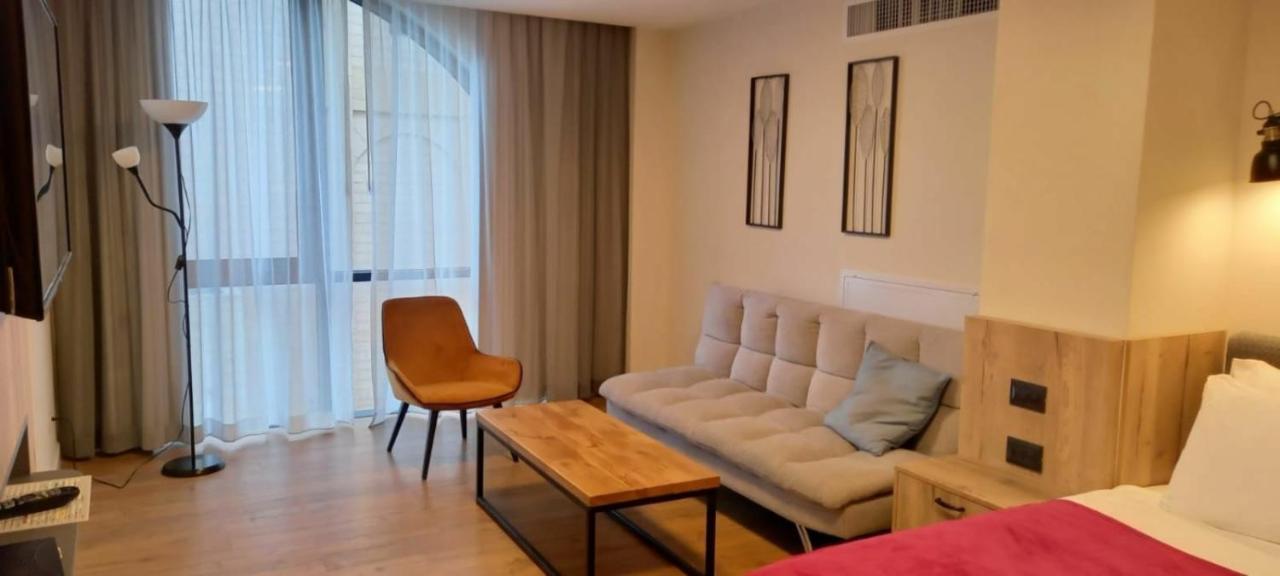 Apartique Hotel Yerusalem Bagian luar foto
